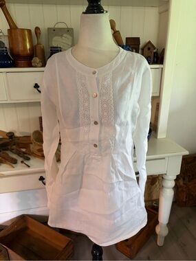 Bella Umbra Ladies' White Lace-Trim Long Sleeve Top